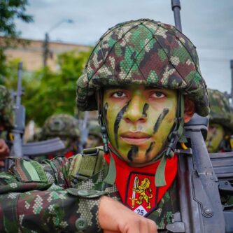 El-Rostro-del-Deber--Honor-y-Patria-🇨🇴🪖A-través-de-esta-miniserie,-capturo-la-esencia-del-val-(1)