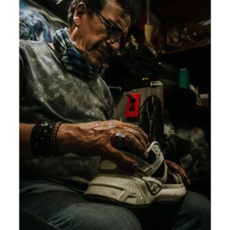 Lucho,-manos-que-devuelven-vida-Lucho-es,-para-mí,-una-metáfora-viviente-del-país-que-habitamos-(1)